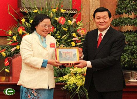 ປະທານປະເທດຕ້ອນຮັບ ຜູ້ແທນເຂົ້າຮ່ວມກອງປະຊຸມໃຫ່ຍຜູ້ ແທນ ແມ່ຍິງທົ່ວປະເທດ